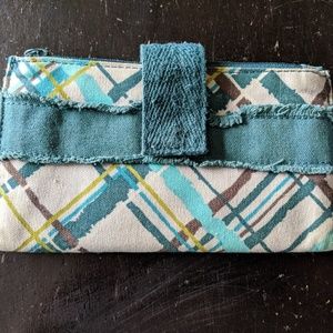 Thirty One Retro Metro Wallet in Sea Plaid